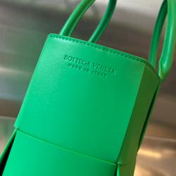 Bottega Veneta Medium Arco Tote Bag 37 cm