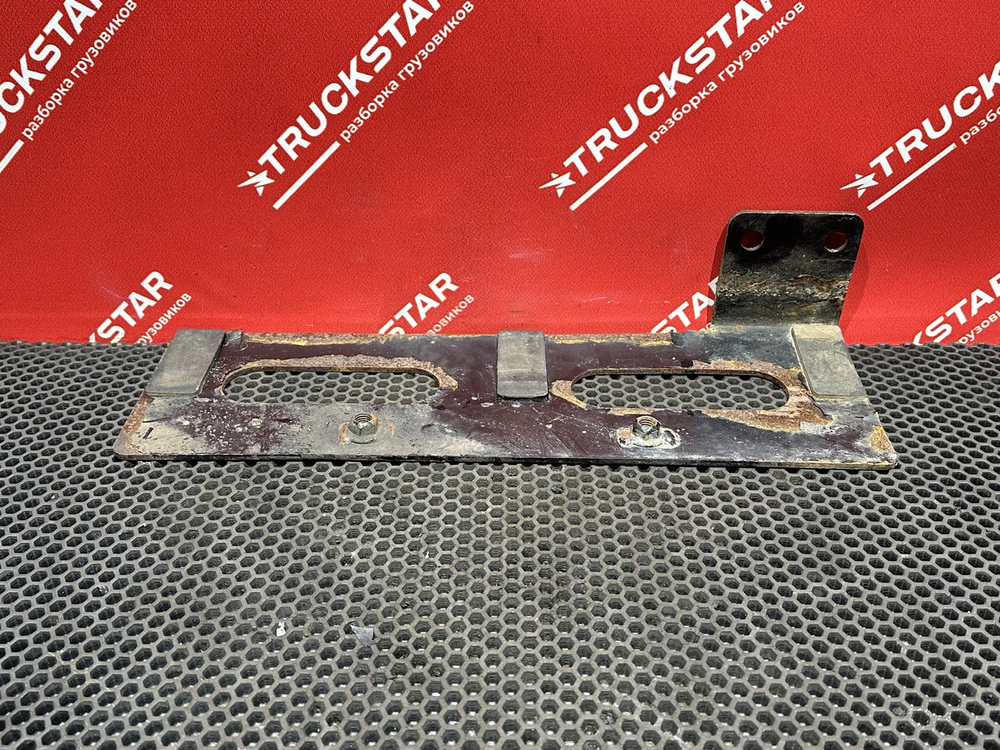 Кронштейн  подножки правой