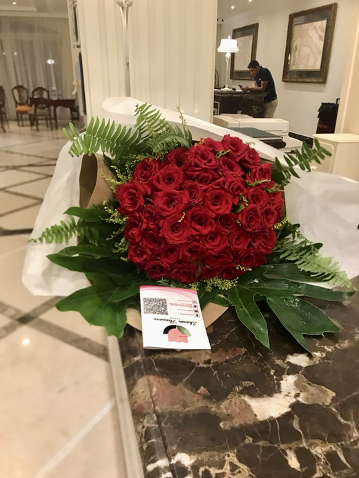 Букет из 33 алой розы