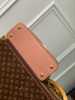 Louis Vuitton Capucines MM