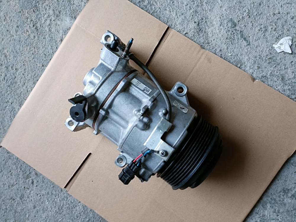 Компрессор кондиционера Mercedes-Benz R320 R350 ML350