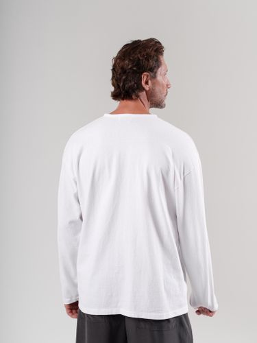 Белый лонгслив на пуговицах