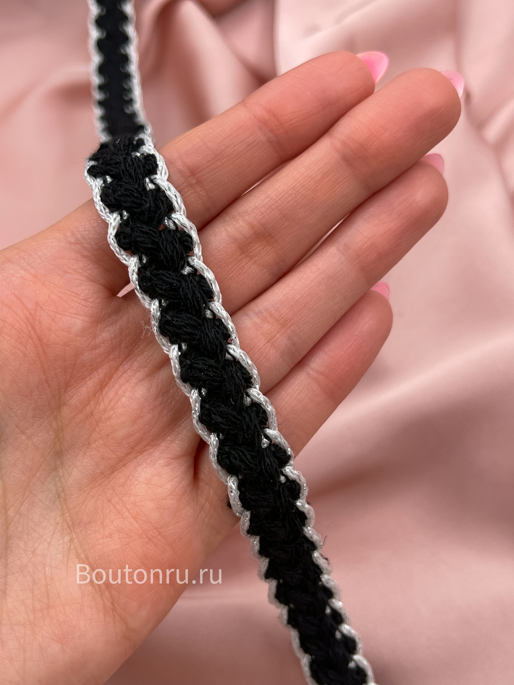 Тесьма черная косичка с серебристой нитью