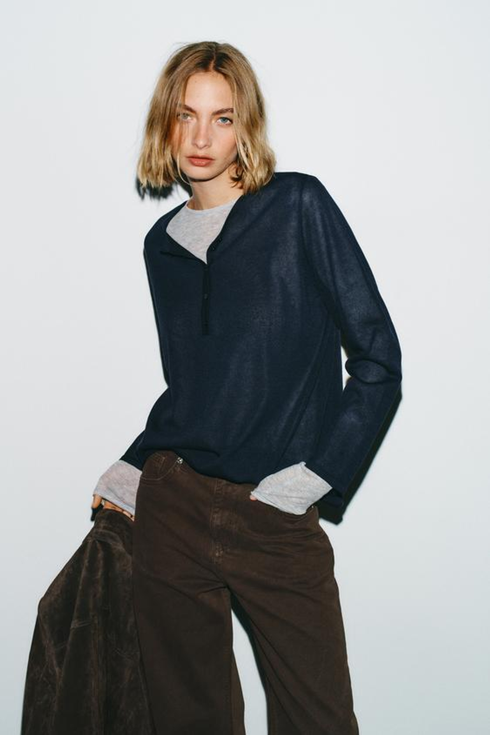 ZARA ДЖИНСЫ TRF BAGGY СО СРЕДНЕЙ ПОСАДКОЙ, КОРИЧНЕВЫЙ