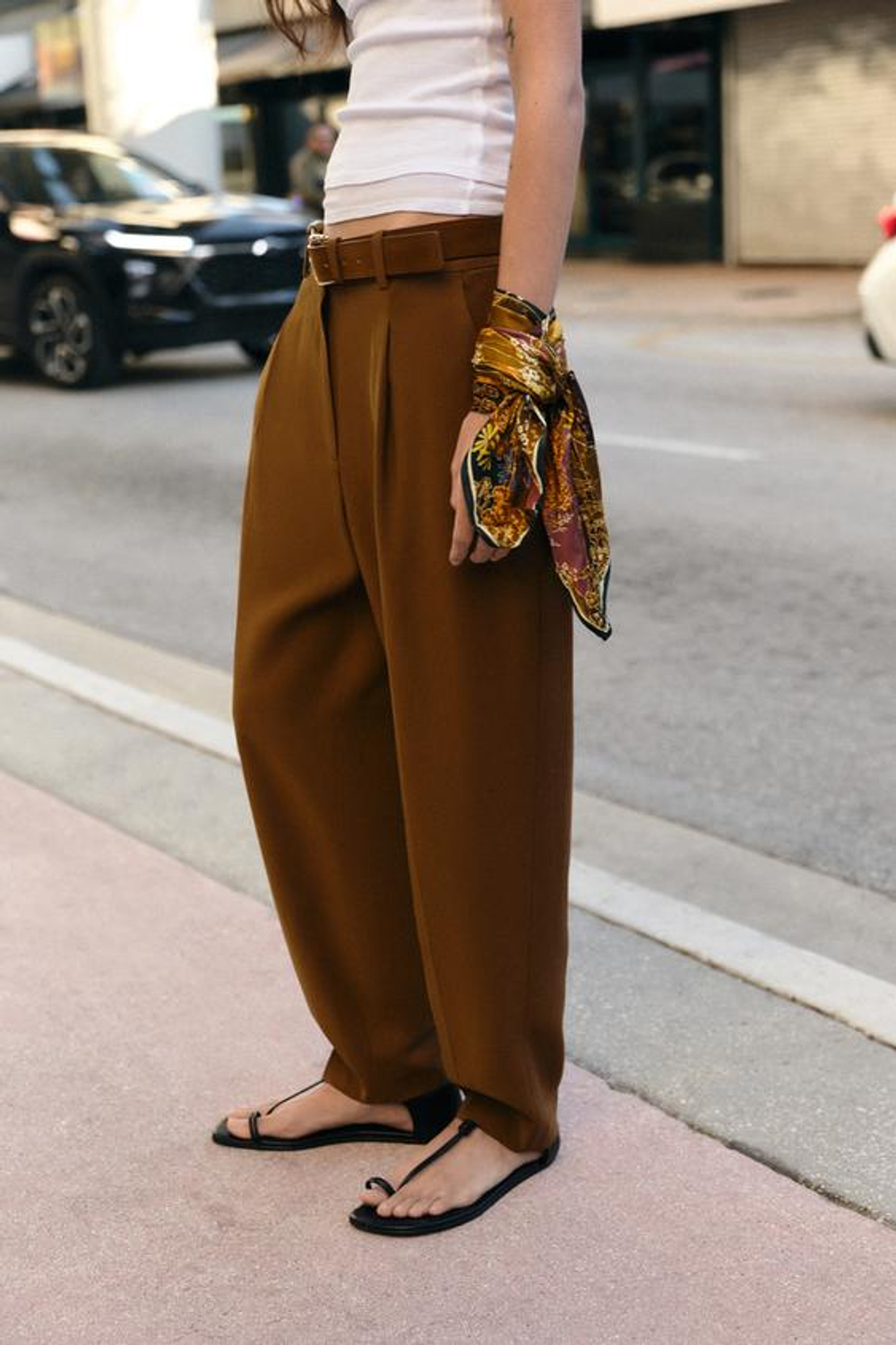 ZARA БРЮКИ С ЗАЩИПАМИ И РЕМНЕМ, ТАБАЧНЫЙ