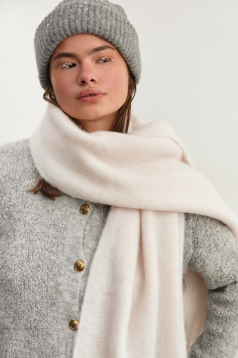 Шарф пушистый с бахромой