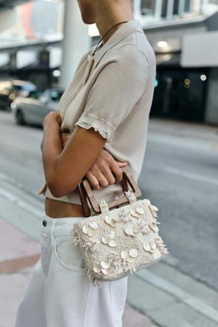 ZARA СУМКА С ДЕТАЛЯМИ С ЭФФЕКТОМ ПЕРЛАМУТРА, ЭКРЮ