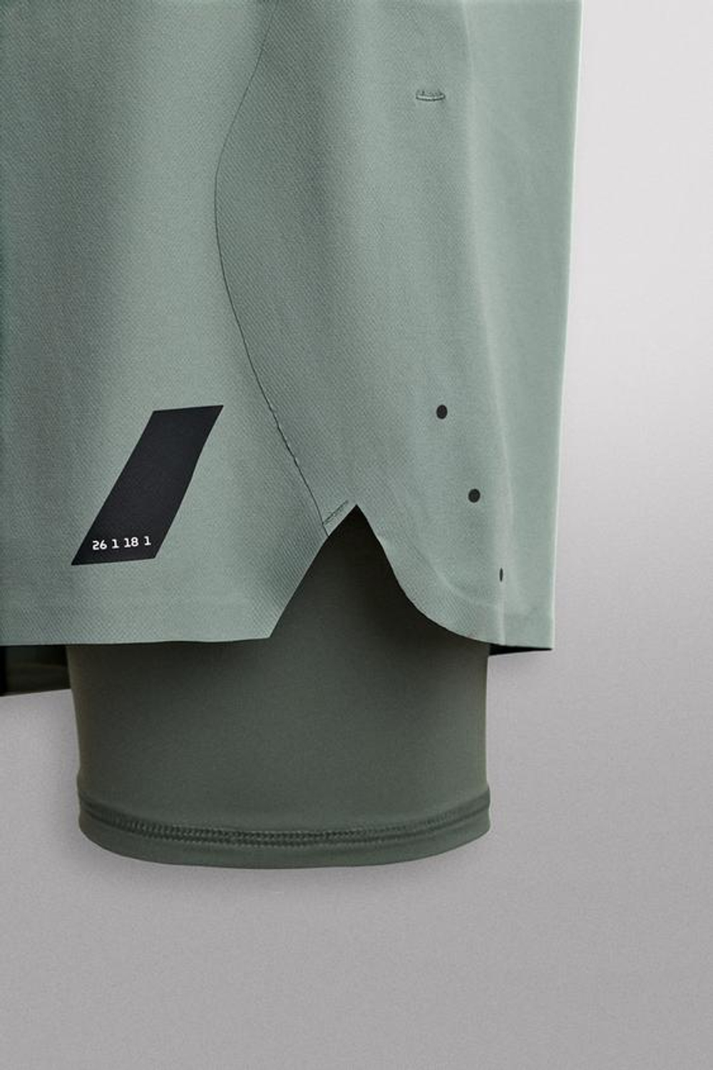 ZARA БАЗОВЫЕ СПОРТИВНЫЕ ШОРТЫ 2 В 1, ЛИНЯЛЫЙ ЗЕЛЕНЫЙ