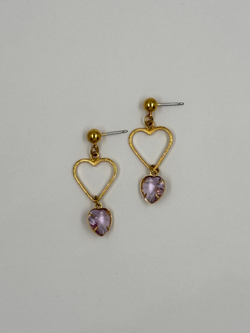 Серьги с подвесками в виде сердец и сиренвыми кристаллами Avon