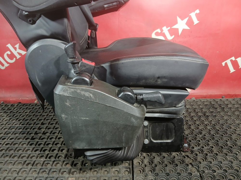 Комплект сидений пневматических 2023г