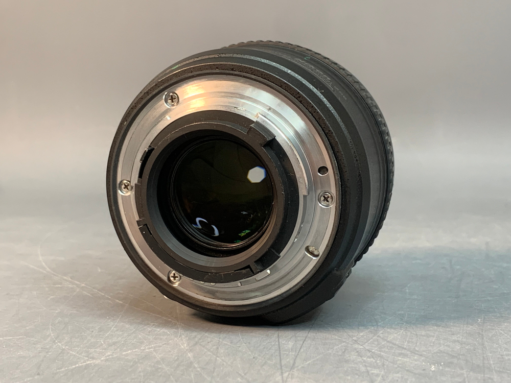 Nikon 50mm f/1,8G AF-S Nikkor, резинка на корпусе отклеивается