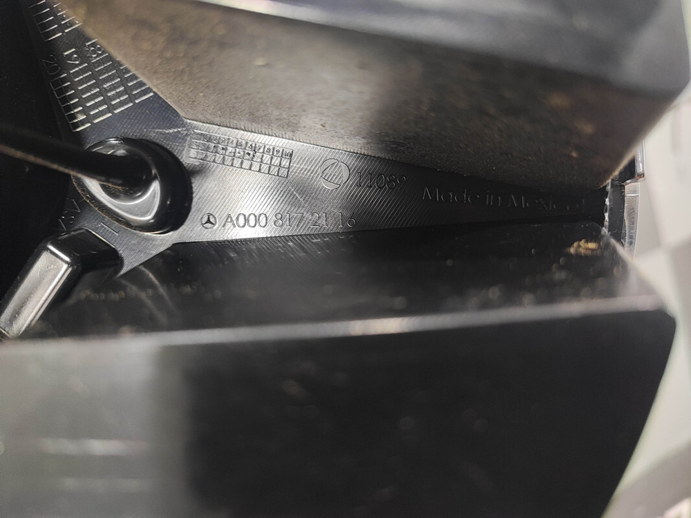 Эмблема Mercedes ML GLE (W166) 11-18 Новая Оригинал A0008172116