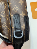 Сумка-мессенджер Louis Vuitton