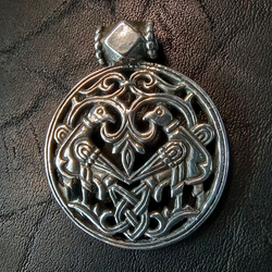 Подвеска. Две птицы