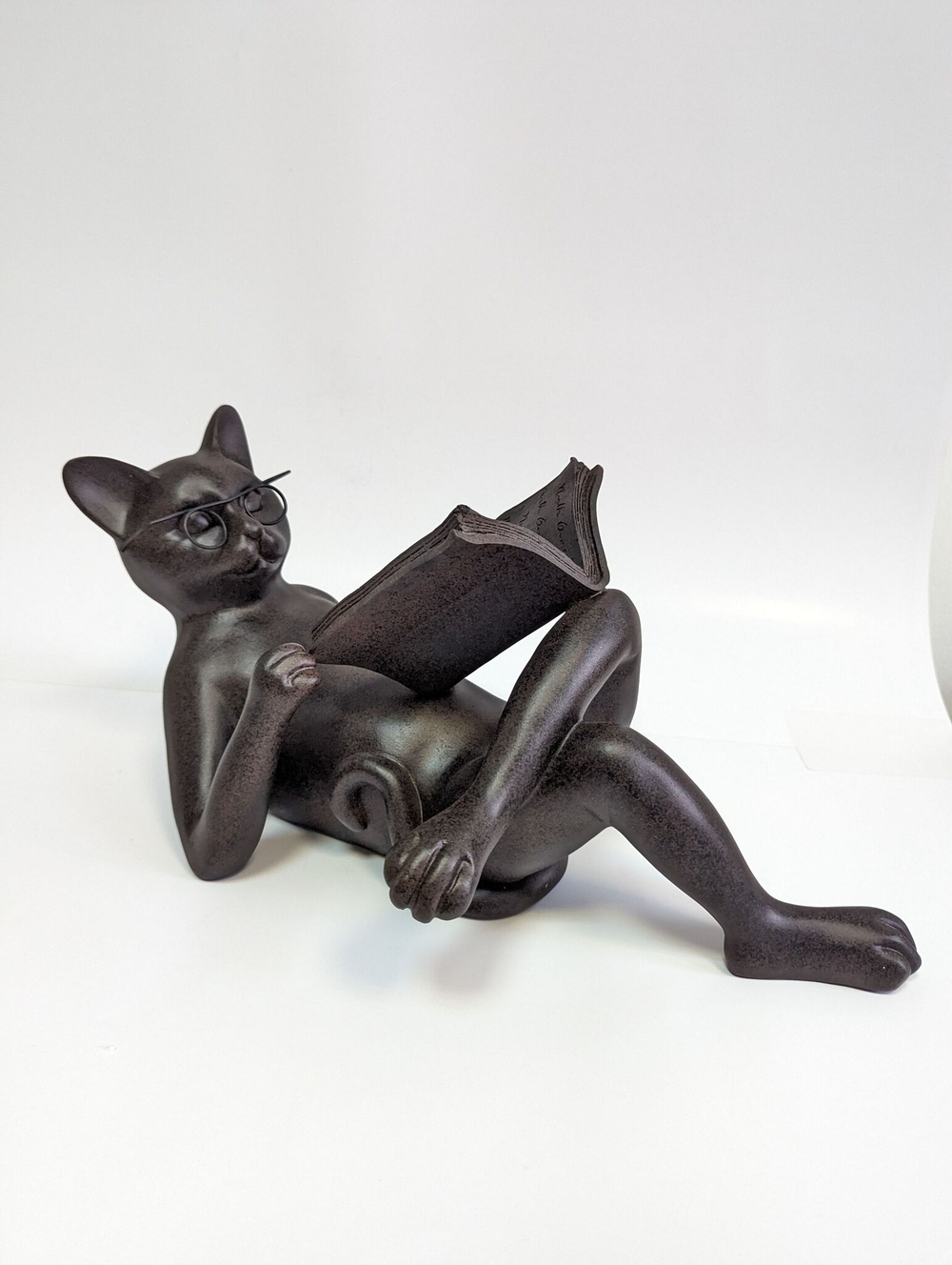 Статуэтка «Кот с книгой» большой.