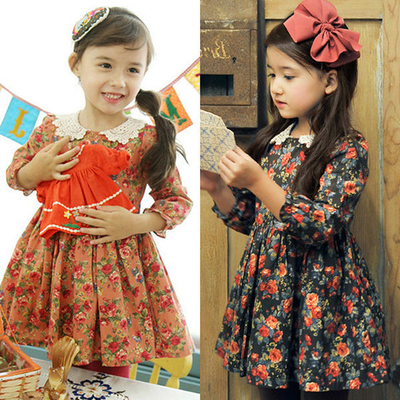 Платье с цветочным рисунком и кружевным воротником