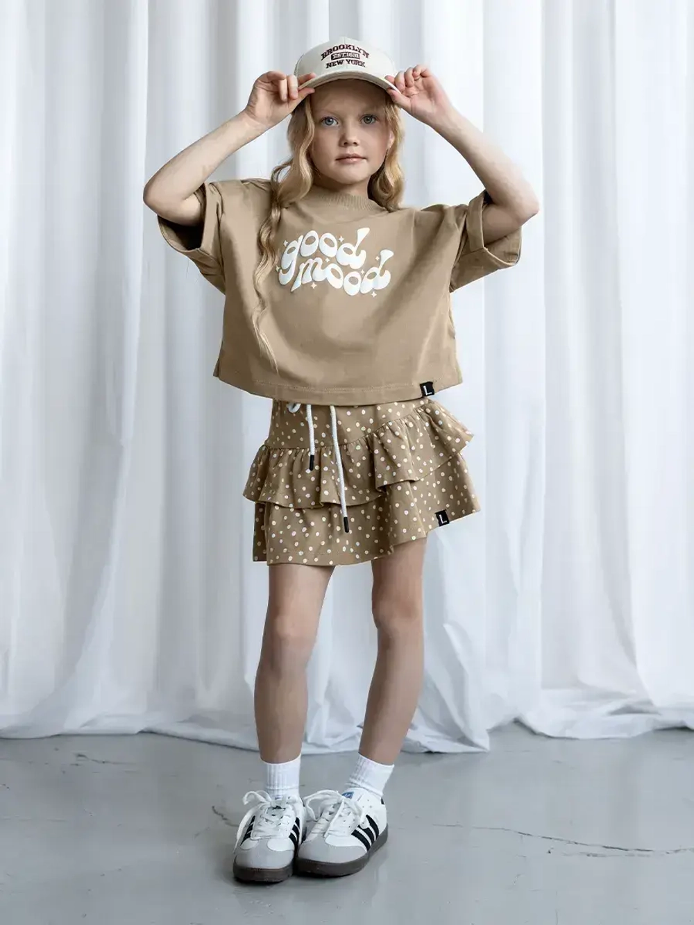 Летний костюм для девочки с юбкой-шорты