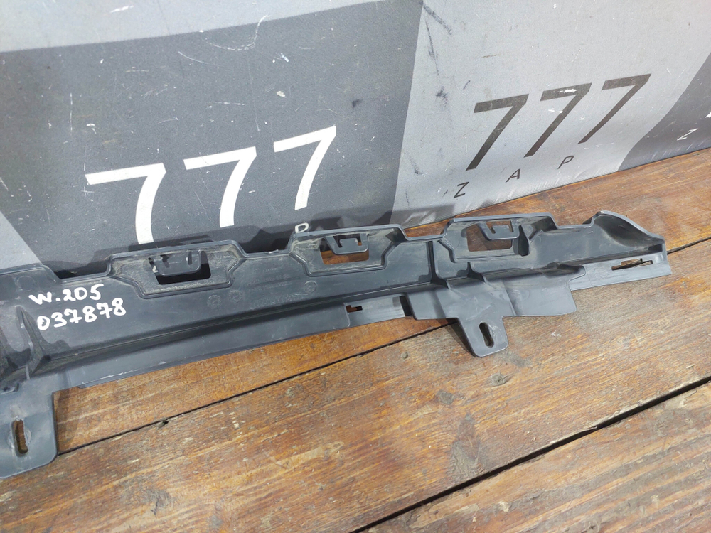 Кронштейн решетки радиатора MB C-Class (W205) 14-21 Б/У Оригинал A2058851165