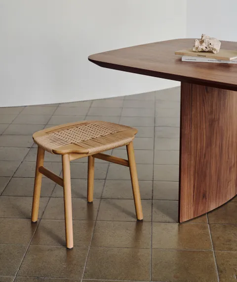 Табурет Enit из бежевой веревки и массива дуба с натуральной отделкой 43 см