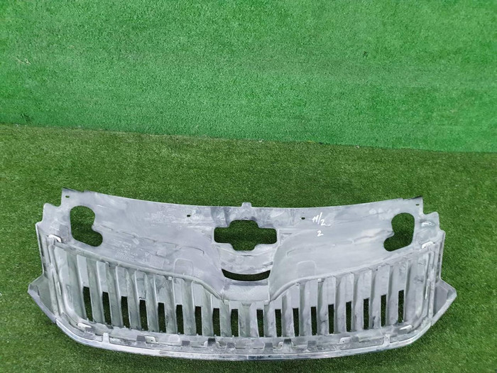 Решетка радиатора Skoda Rapid 1 (2012-2020)