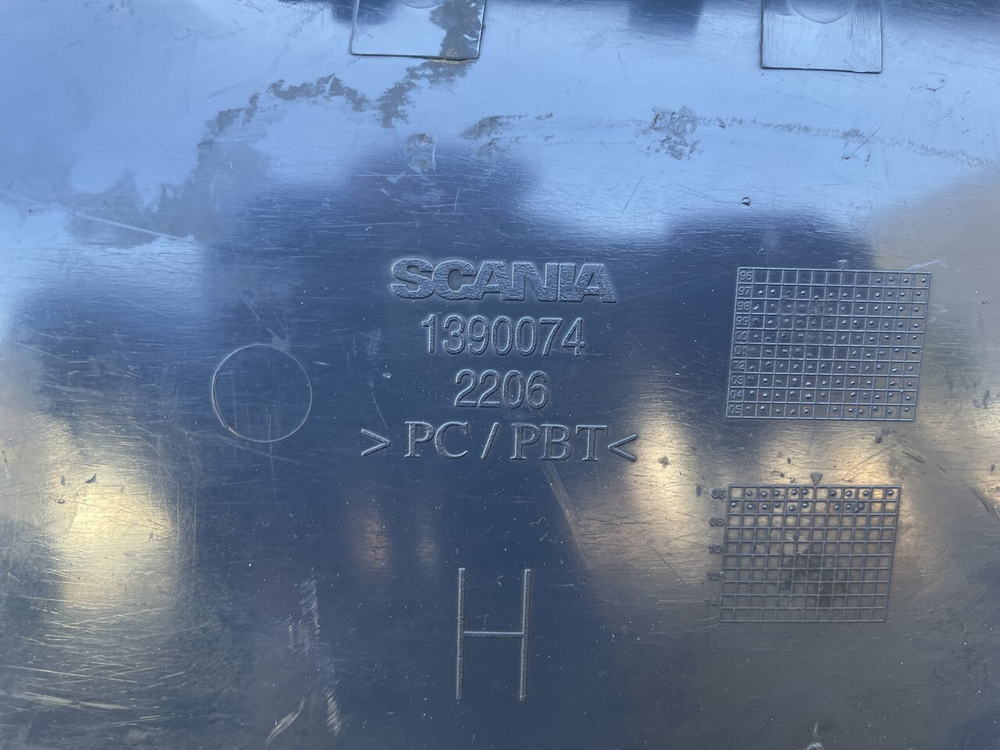 Накладка на подножку левая