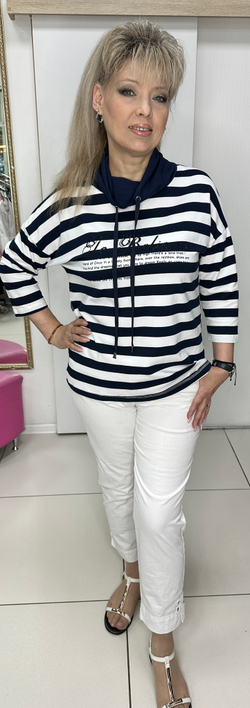 Бело-синий блузон-толстовка в полоску