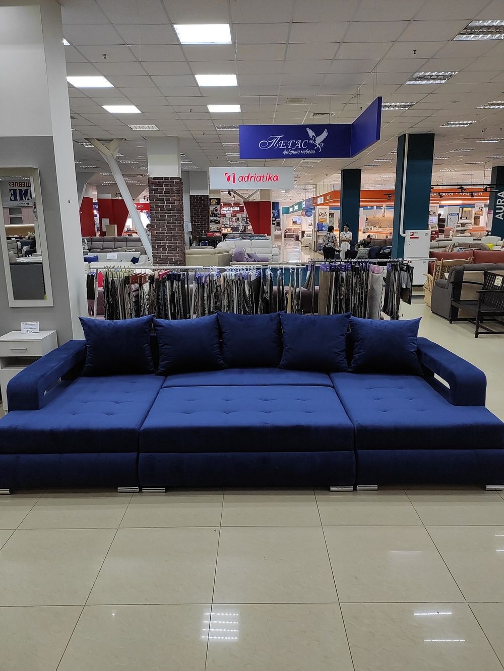 Диван п-образный "Ювента" (Велютто-26/маленькие подушки Велютто-28, 1 категория), Магнат