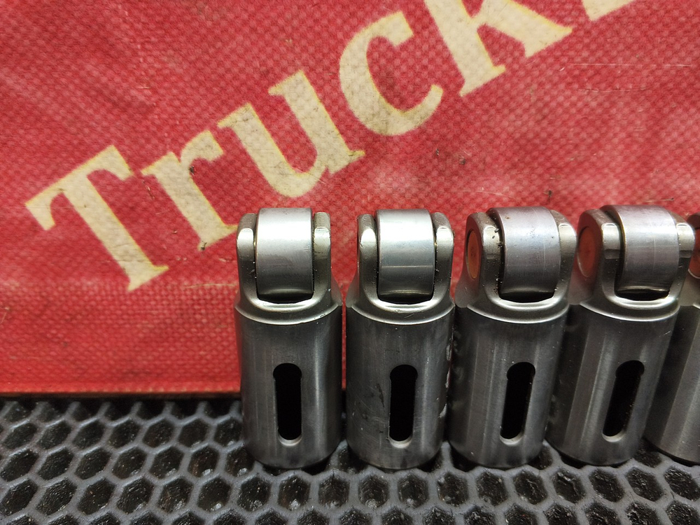 Комплект толкателей впускного клапана