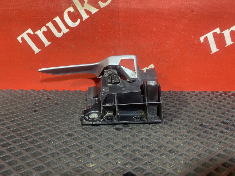 Ручка двери внутренняя левая