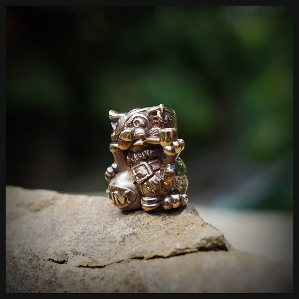 Бусина "ЙхоКот" для темляков или браслетов , бронза