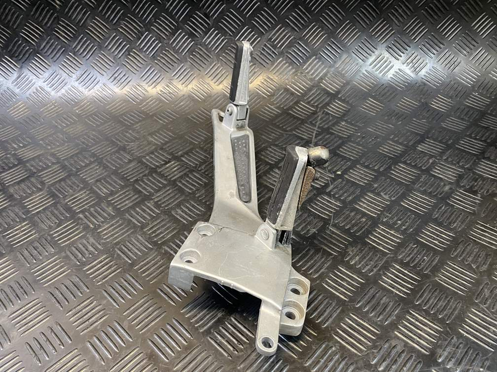 Подножки левые Yamaha FJR1300A RP13A 2010 (с кронштейном)