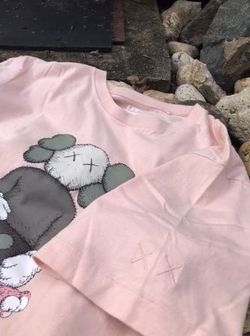Футболка KAWS x Uniqlo Companion Tee