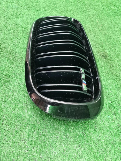 Решетка радиатора левая BMW X5M F85, X6M F86 14-19