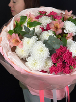 Букет кустовых роз, фльстра и хризантема