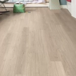 Ламинат Quick-Step Perspective PER 1304 Доска дуба светло-серая лакированная