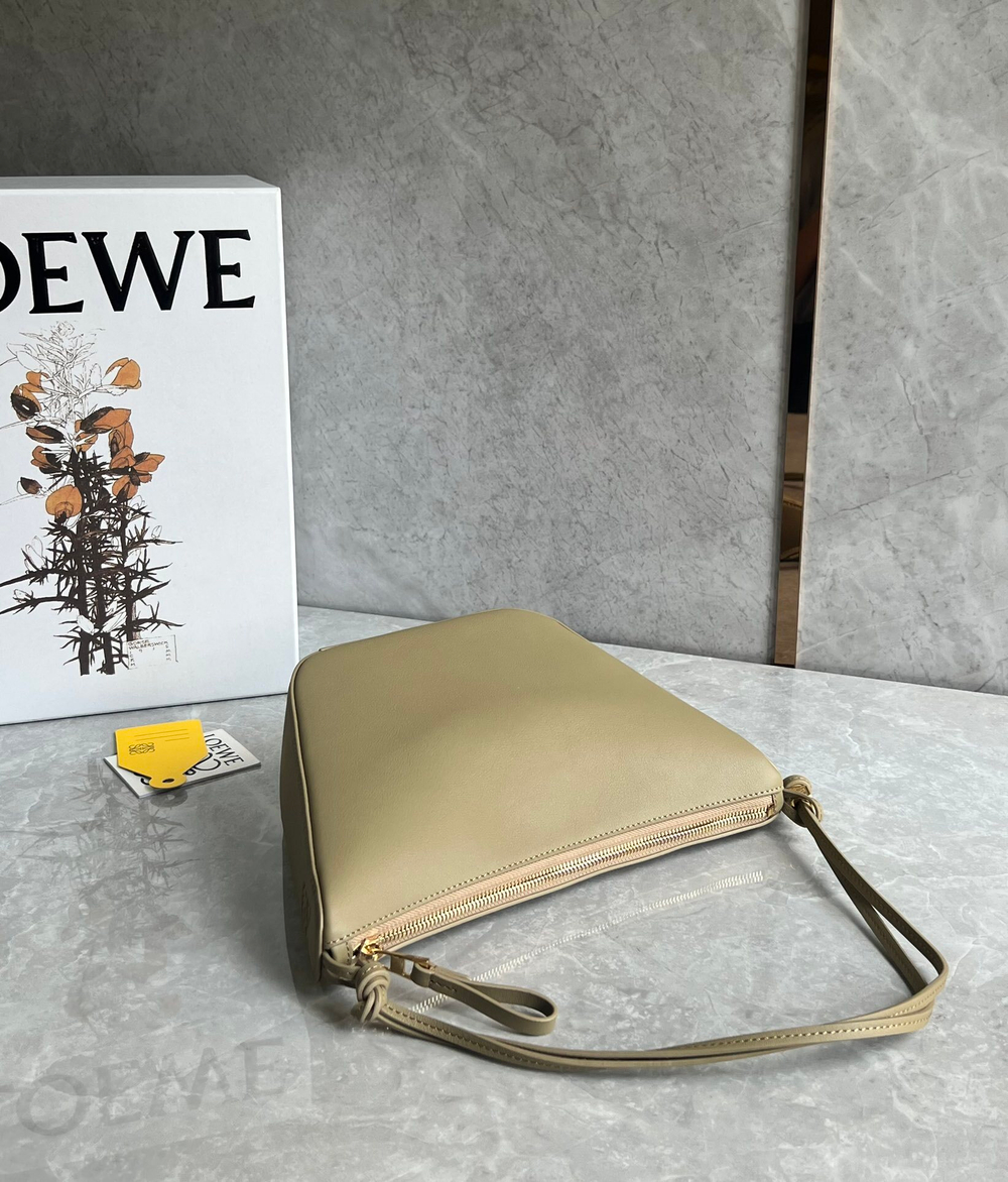 Loewe Mini Hammock Hobo 28 cm