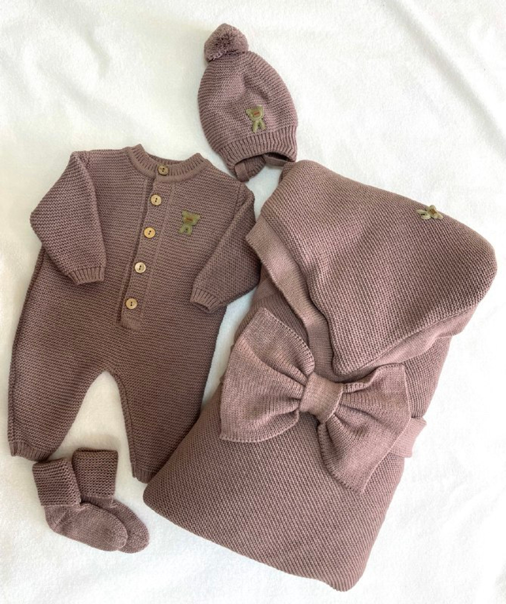 Вязаный комплект на выписку 5 предмета "Happy Kids" (одеяло, бант, комбинезон, шапочка, пинетки) (Цвет: Фиолетовый)