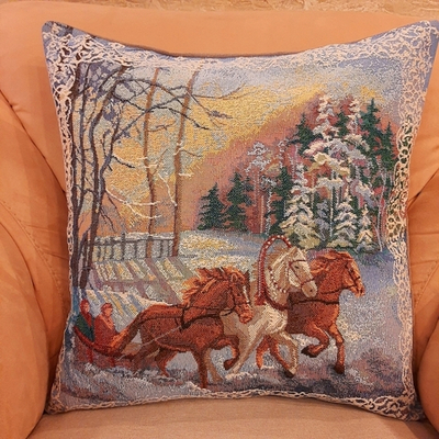 Декоративная наволочка из гобелена Тройка 47*47