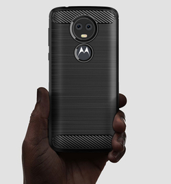 Чехол для Motorola Moto E5 Plus (E5 Supra) цвет Black (черный), серия Carbon от Caseport