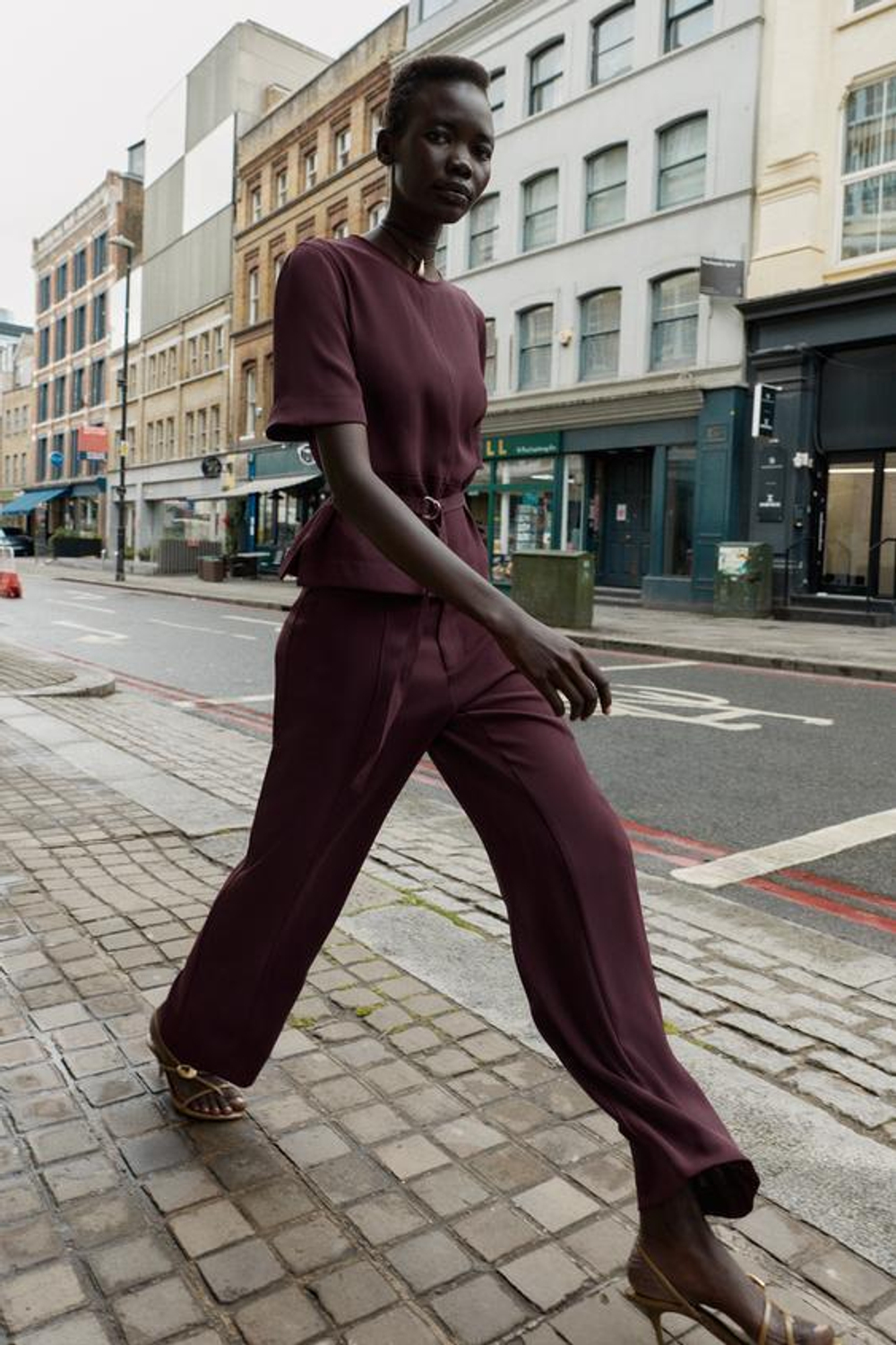 ZARA ПРЯМЫЕ БРЮКИ С ДЕКОРАТИВНОЙ СТРОЧКОЙ, БАКЛАЖАНОВЫЙ