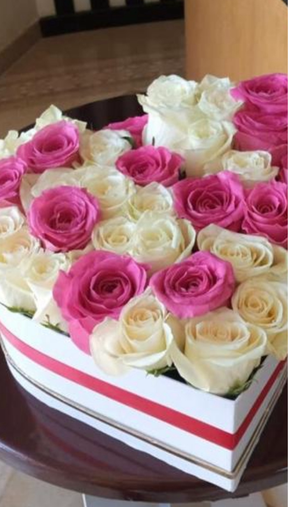 45 розово-белых роз в коробке-сердце