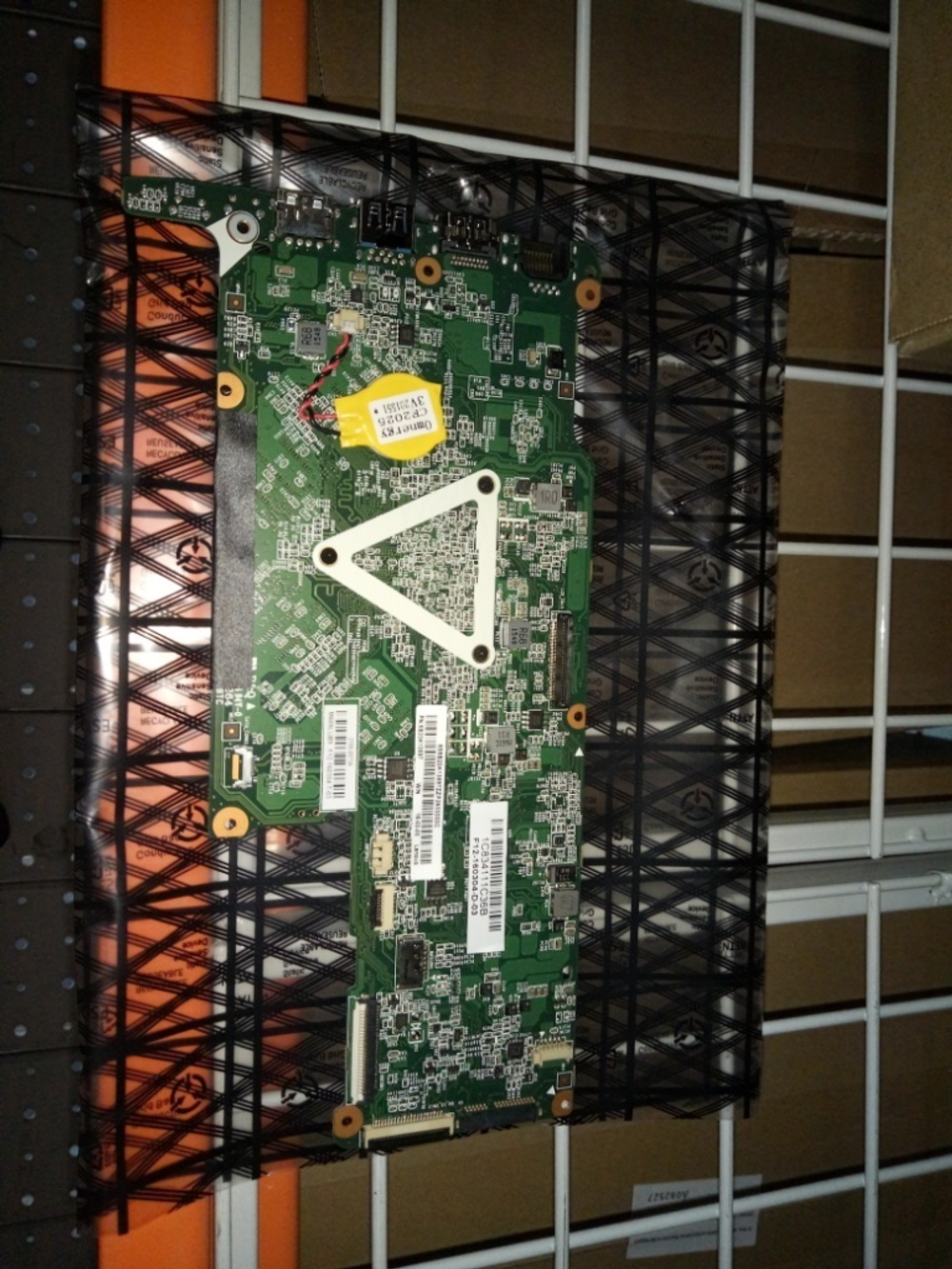 Материнская плата для ноутбука Lenovo Yoga 300-11IBR WIN N3700 4G 64G (5B20K13597), оригинал