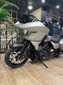 Harley-Davidson CVO Road Glide ST 121 (Mercury Silver) 2025