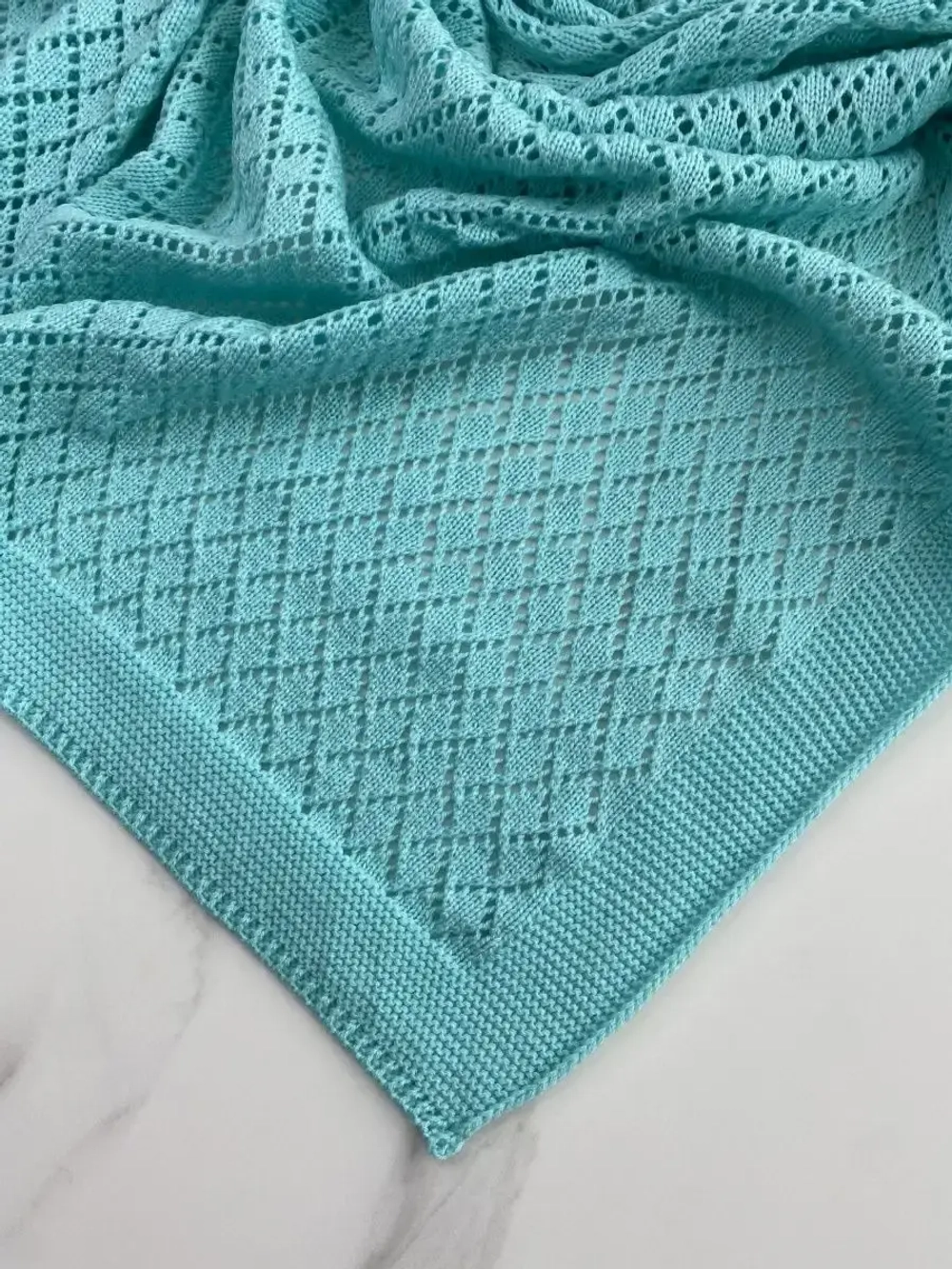 Вязаный плед для новорожденного