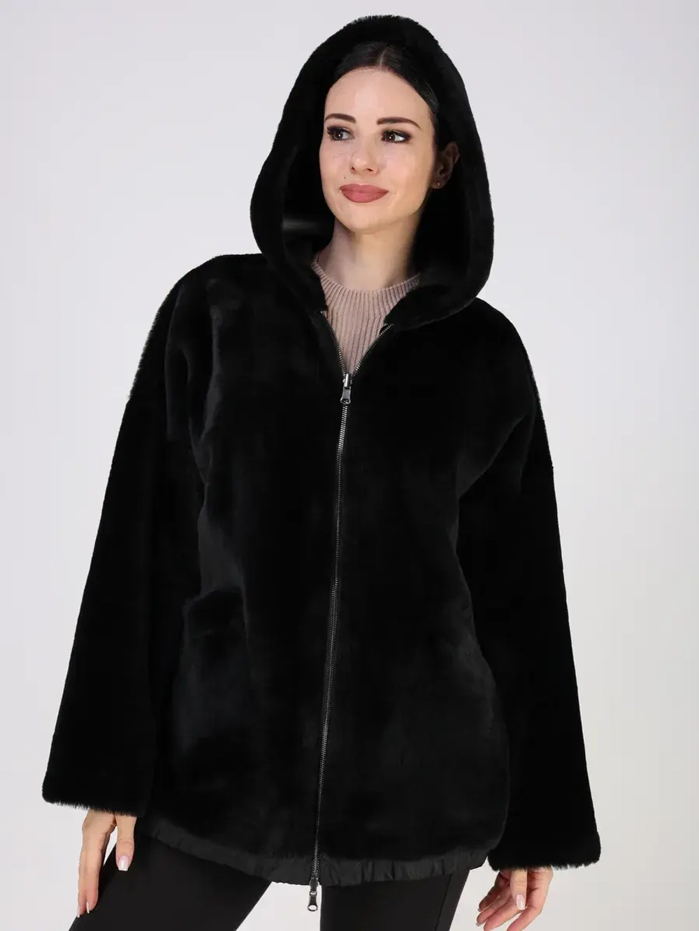 Дубленка зимняя натуральная с капюшоном шуба