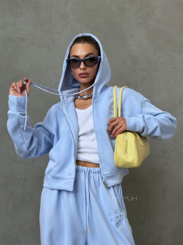 Голубой костюм с вышивкой