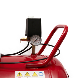 Компрессор ROSSVIK СБ4/С-200.LB30, 420 л/мин, 10 бар, ресивер 200 л, 380 В/2,2 кВт, красный