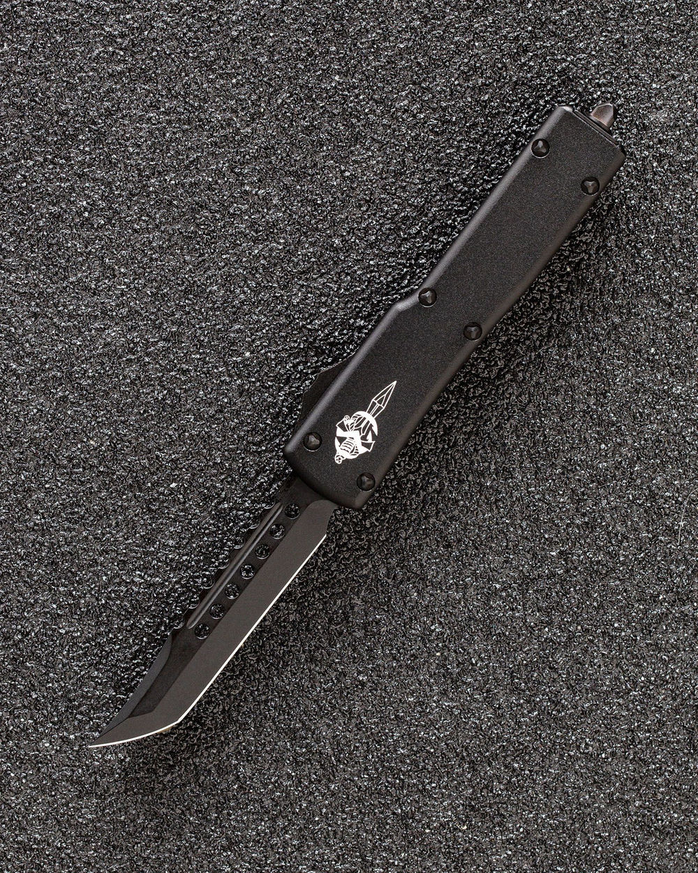 Автоматический складной нож Microtech UTX-70 Hellhound DLC Blade Signature Series 419-1DLCTS (черный-черный) фронталка/выкидуха