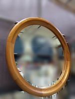 Зеркало круглое в деревянной раме