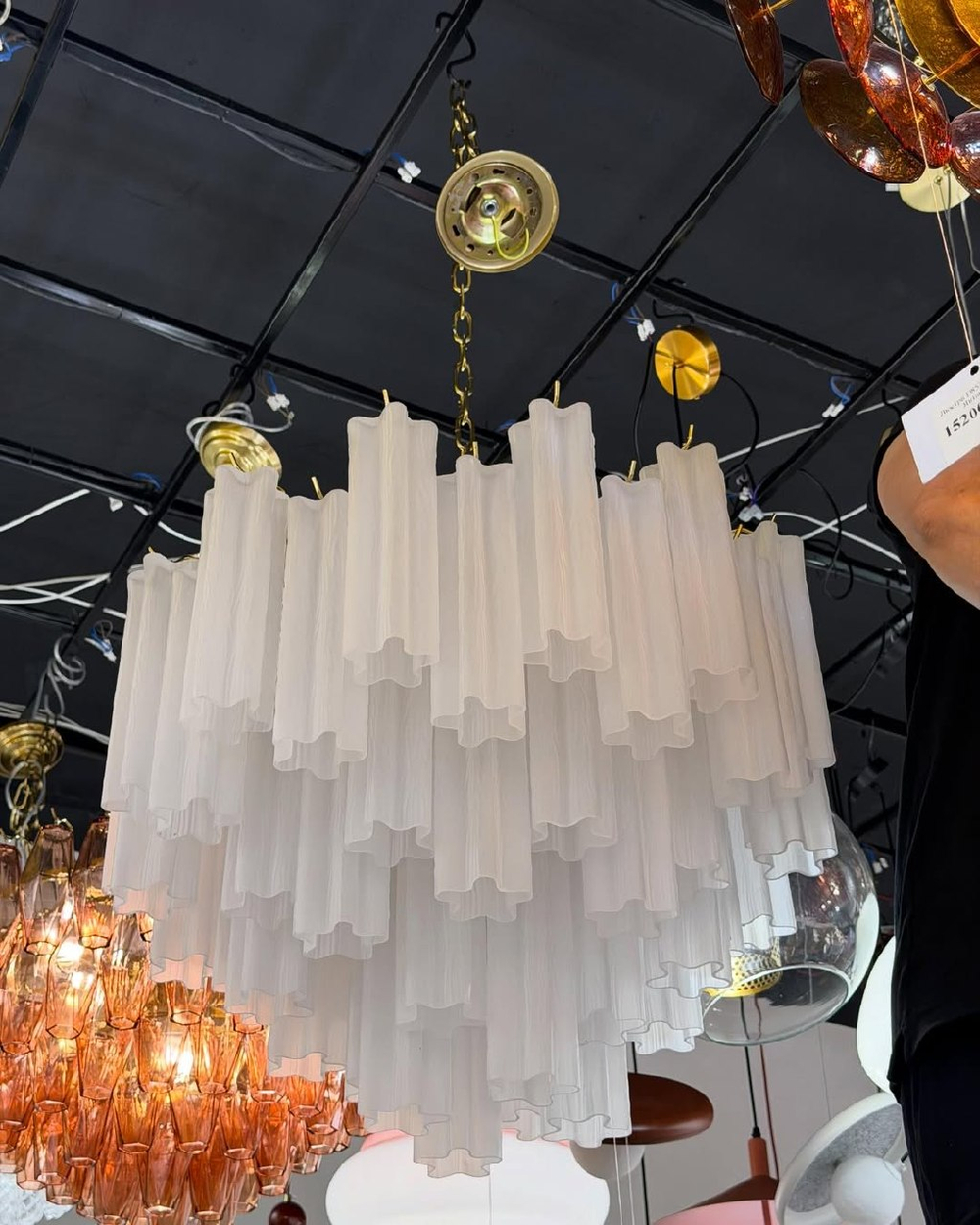 Люстра из стеклянных туб